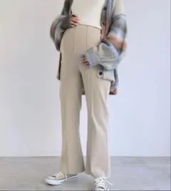 アンドミー　マタニティフレアパンツ　ベージュ　M andmeのサムネイル