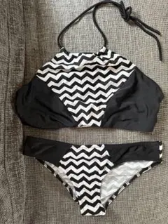 ハイネック ブラック・ホワイト ビキニ 水着