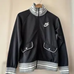 Nike ストライプ襟ジャケット　レディースのサムネイル
