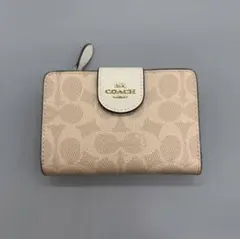 新品 コーチ CW786 二つ折り財布 ベージュ シグネチャー
