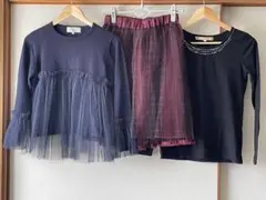 紺色フリル付トップスとaxes femmeスカートとpink adobeＴシャツ