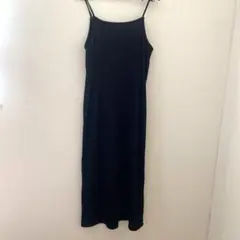 GU 黒いワンピース