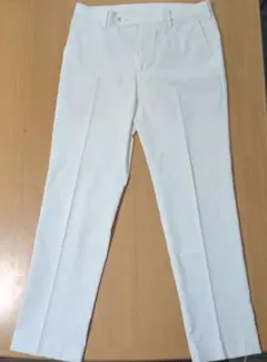 UNIQLO メンズ スラックス ホワイト 79cm　ゴルフのサムネイル