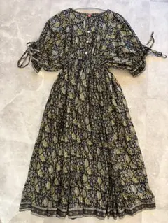 Amina 花柄マキシドレス 黒とオリーブグリーン