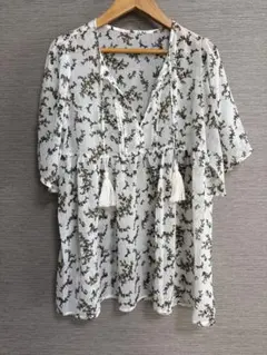 Azure by moussy 花柄 タッセル付き 半袖 トップスのサムネイル