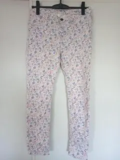 ローリーズファームの花柄ストレッチパンツ