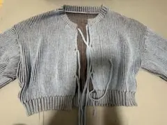 グレーとブラウンのストライプニットセーター