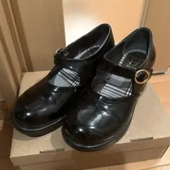 美品 byあしながおじさん クローバーリーフ メリージェーン パンプス 黒のサムネイル