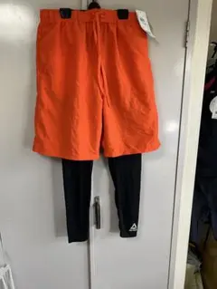 レギンスと半パンツ、Reebok