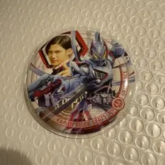 仮面ライダーギーツ 浮世英寿 缶バッジ 簡秀吉 - メルカリ