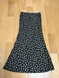 週末セール　THE SHINZONE 花柄　ロングスカート　黒　Fのサムネイル