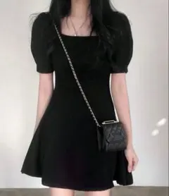 半袖ワンピース　黒　 スクエアネック