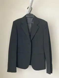 黒のリクルートスーツ（ブレザー＆スカート）