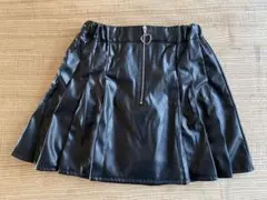 フェイクレザースカート　160　黒　プリーツスカート　裏地ショートパンツ　合皮