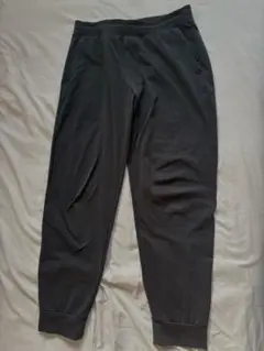 ユニクロ　メンズ　ウルトラストレッチアクティブジョガーパンツ　ブラック　M