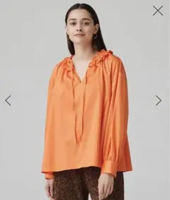 【新品未使用】ハイカウントサテン フリルネックブラウス