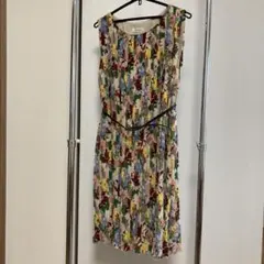 再再値下げ（超美品）Lois CRAYON 膝丈プリーツワンピース