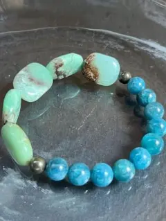 天然石デザインブレスレット　母岩付きクリソプレーズ　ブルーアパタイト　パイライト