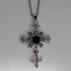 シルバーネックレス　十字架　ブラック　ラインストーン