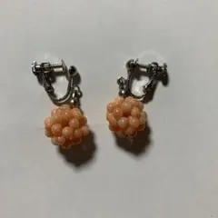 本珊瑚ピンクのイヤリング　丸玉可愛いイヤリング