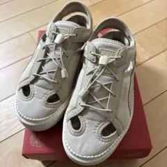 PUMA スポーツサンダル ベージュ22のサムネイル