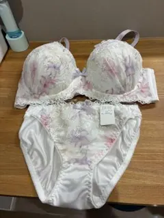 F85 花柄ブラジャーショーツセット