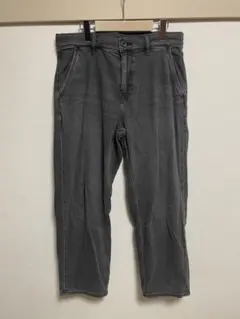 UNIQLO ダークグレー ストレートジーンズ