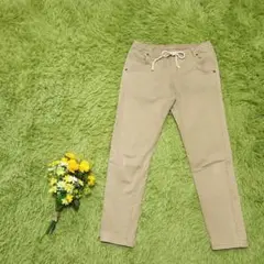 【LARU】ドローストリングパンツ　M　ベージュ　ウエストゴム　ストレッチ