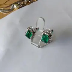 エメラルドのイヤリング