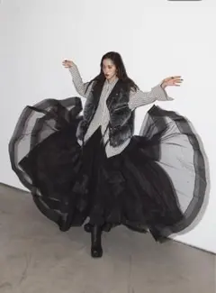 ANDREA&Co. AUBREYファーベスト＋ボリュームフリルチュールスカート