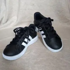 adidas ブラック スニーカー 19cm