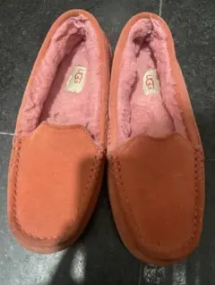UGG ピンクモカシン スエード - メルカリ