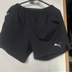 Puma ブラックショートパンツ