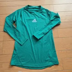 adidas グリーン 長袖シャツ