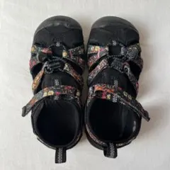 KEEN キッズ用黒花柄サンダル 18.5センチ