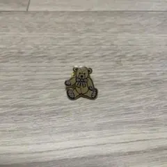 新品未使用　DAKSピンバッチ