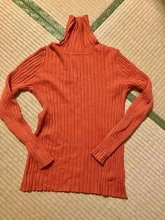 オレンジ リブ編み タートルネック セーター