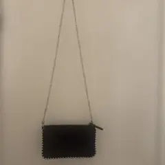 ZARA スタッズ付きブラッククロスボディバッグ