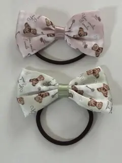 新品 クマ柄 チェック リボン ヘアゴム ピンク&グリーン 2点セットのサムネイル