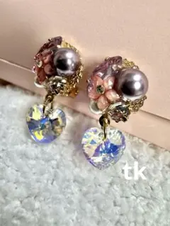 【高品質】フラワービジューイヤリング　スワロフスキー　ハート　ハンドメイド