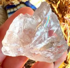 持つ方を選ぶ石♥神秘レムリアンシードクォーツ…☪︎*。꙳ 更に龍神様が潜む虹入り♥