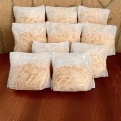 ♢28 削りたてをお届けします　ヒノキチップ　ヒノキおがくず10袋　かんなくず