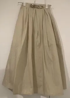 【美品】ローリーズファーム　ベージュ プリーツロングスカート