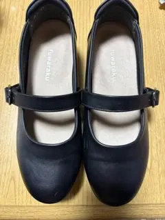 23cm fuwaraku ブラック ストラップパンプス