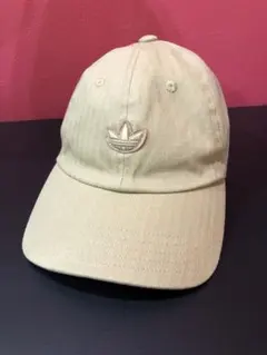 adidas ベースボールキャップ　ベージュ　アディダスオリジナル