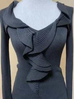 美品！ヴァレンティノ黒フリルセーターのサムネイル