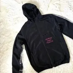 HURLEY ナイロンジャケット ブラック フード付き ロゴ入りのサムネイル