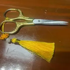 金色の装飾付きはさみ タッ2セル付き