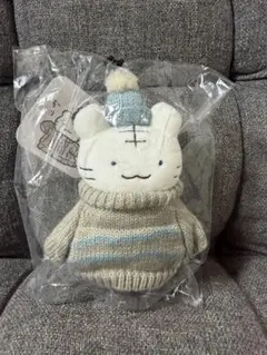 ホワイトタイガーとブラックタイガー ダボダボセーターなホワイトタイガーマスコット