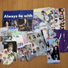 NiziUグッズまとめ売り CD 雑誌 スローガン トレカ ポスター